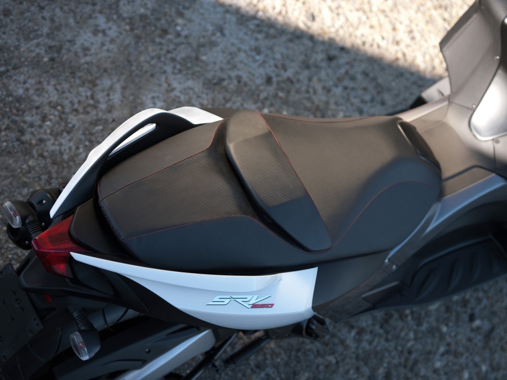 Фото скутера Aprilia SRV 850 ABS