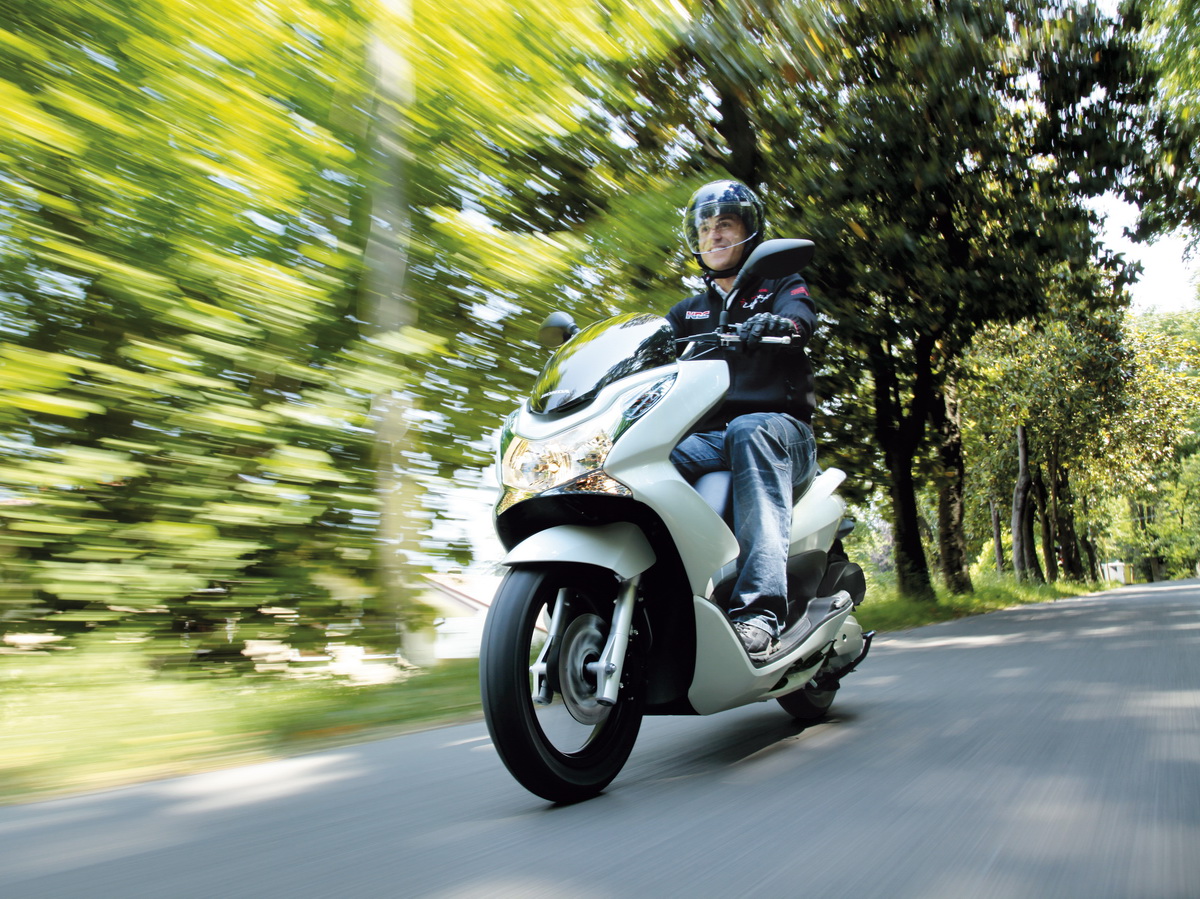 Фото скутера Honda PCX150
